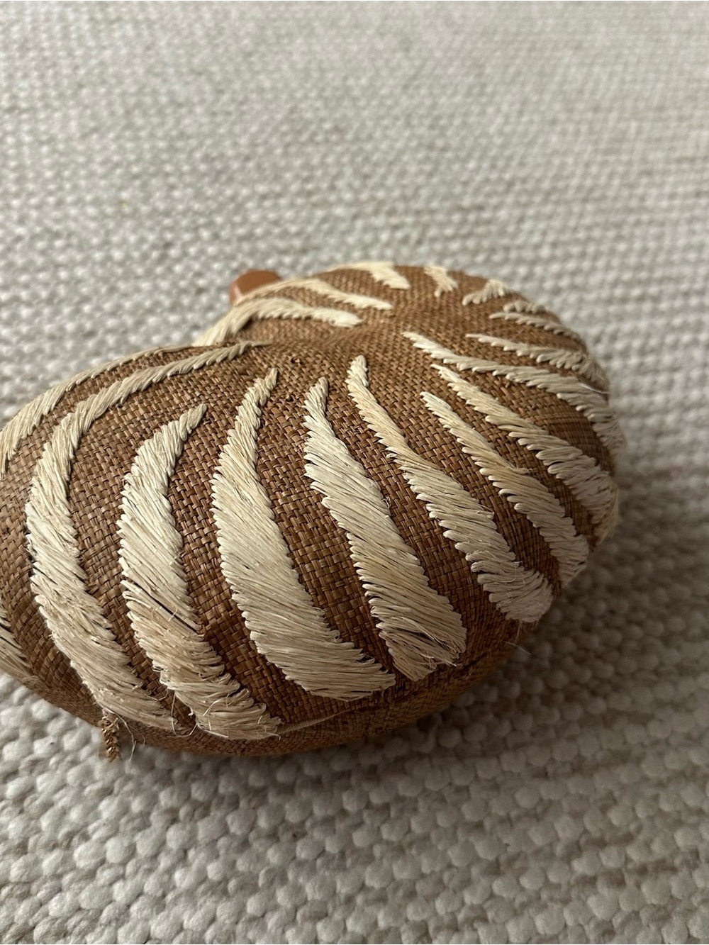 Poolside Anna Shell Clutch - Picture 4 of 6